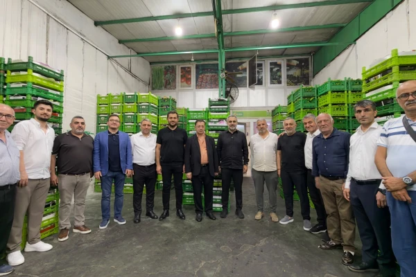 AK Parti Ataşehir İlçe Başkanı Burak Çifci'den Ataşehir Hal Esnafına Ziyaret
