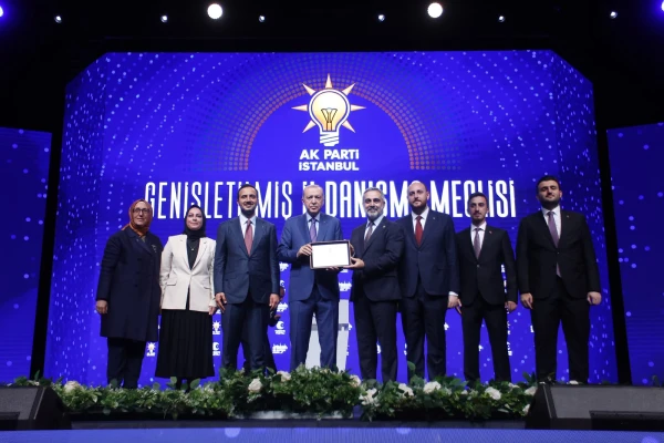 ERDOĞAN, AK PARTİ ATAŞEHİR'İ BAŞARIYLA ÖDÜLLENDİRDİ